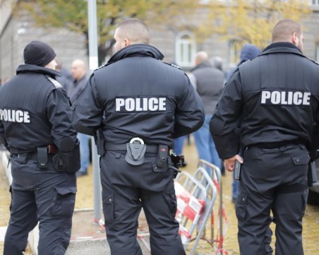 Протест пред МВР заради напрежението с мигранти в София