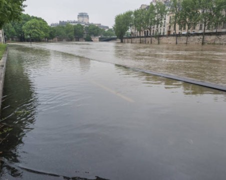 Седем души са изчезнали след наводненията във Франция, сред тях има и деца