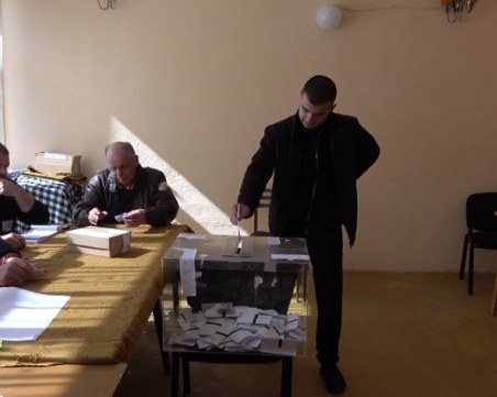 Жителите на чепеларското село Забърдо избират нов кмет