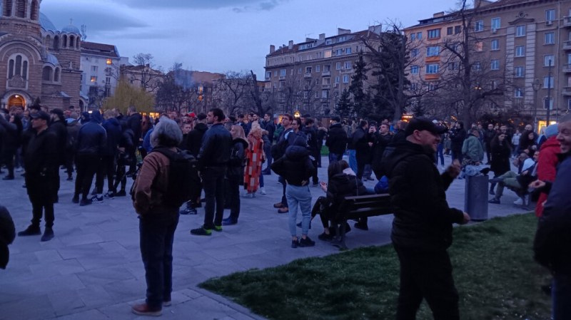 Пред сградата на МВР тази вечер тече протест под надслов