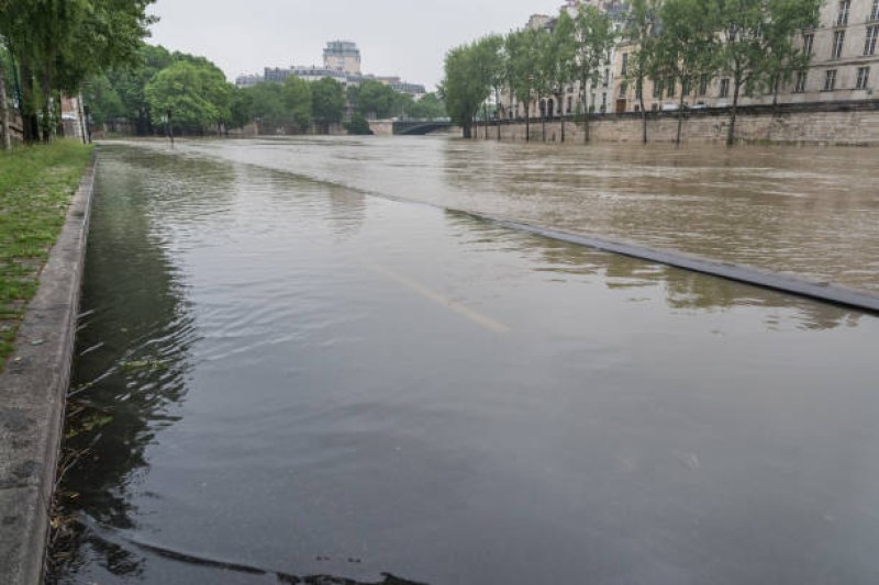 Седем души са изчезнали след наводненията във Франция, сред тях има и деца