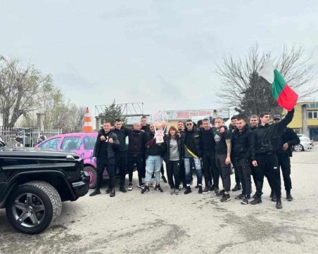 Бивша националка не можа да откаже на 12А клас от ПГХТТ, ще ги придружи на бала