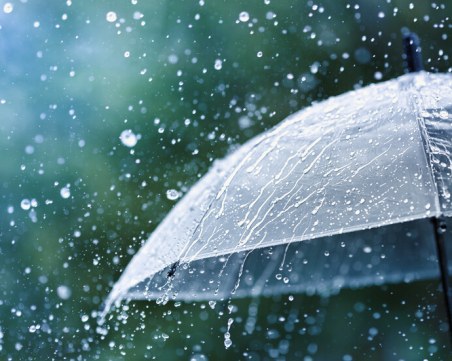 Жълт код за валежи в 8 области у нас утре