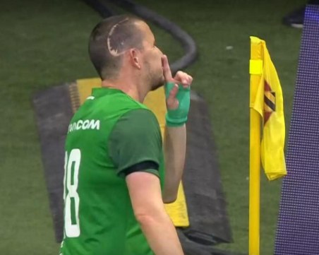 Жестът на Неделев бил насочен към фен на Ботев, който го е псувал