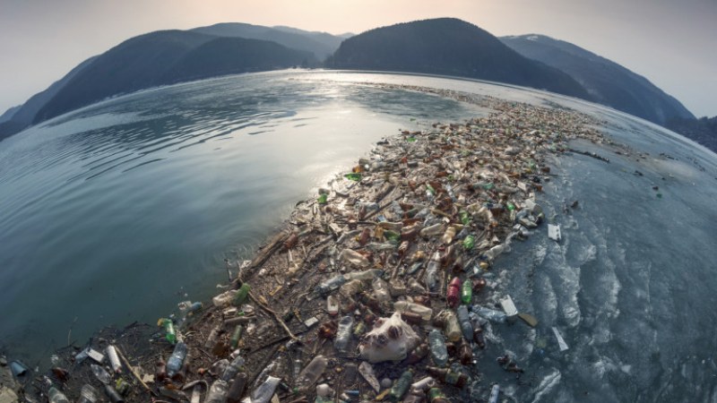 Колко километра изминават пластмасовите отпадъци в морето?