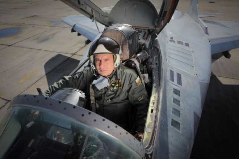 Възобновяват разследването на смъртта на военния пилот Валентин Терзиев