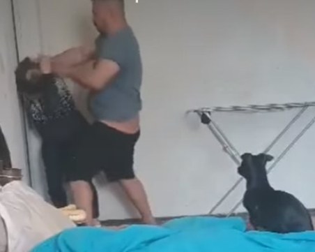 Дете засне как баща му пребива жестоко майка му