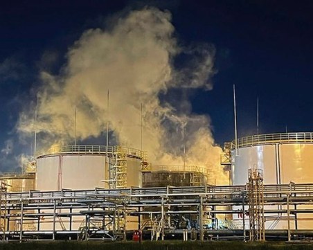 Дрон е ударил рафинерия на 