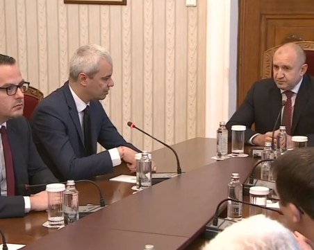 Костадинов с нападки срещу президента заради референдума срещу еврото