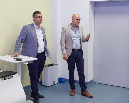 Пловдивски съдии и прокурори с образователна програма и уроци в четири училища в града