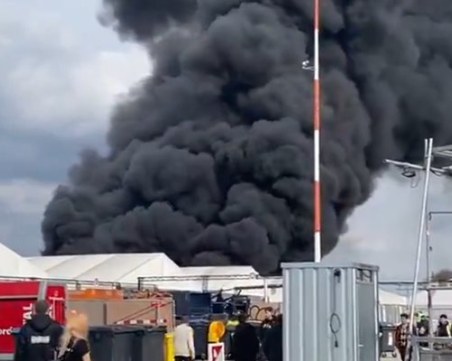 Пожар избухна в център за настаняване на бежанци в Германия