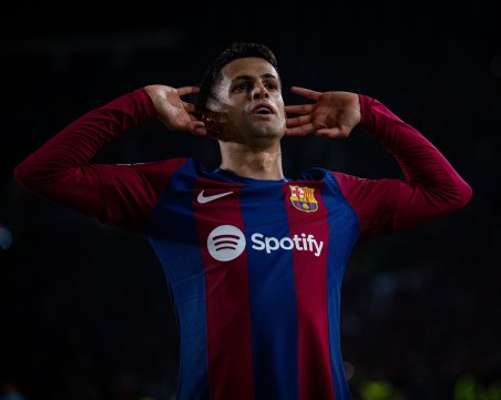 Барселона елиминира Наполи, Арсенал се справи с Порто в драма с дузпи