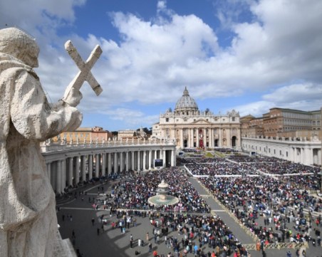 Ватиканът: Настояваме за спиране на огъня в Украйна