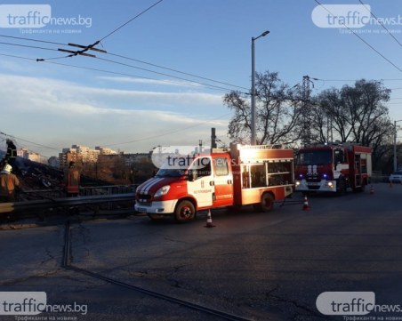 Затвориха движението по Бетонния мост заради пожар