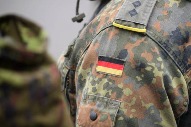 Половината германски граждани подкрепят връщането на задължителната военна служба, сочат