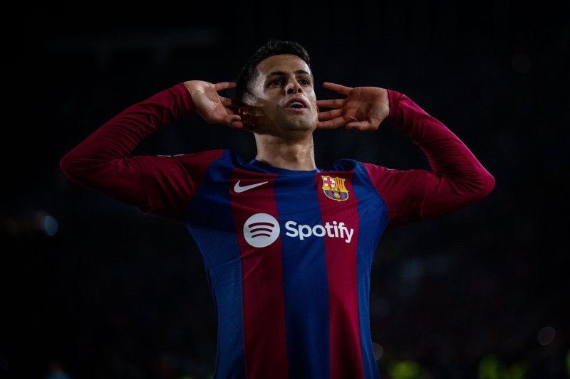 Барселона елиминира Наполи, Арсенал се справи с Порто в драма с дузпи