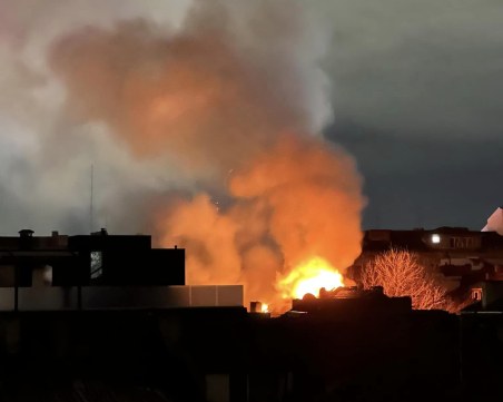 Евакуираха над 40 души заради пожар в София
