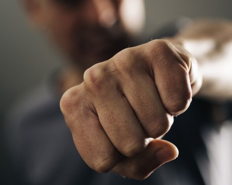 Масов бой между две фамилии в Бяла Слатина, един е в болница