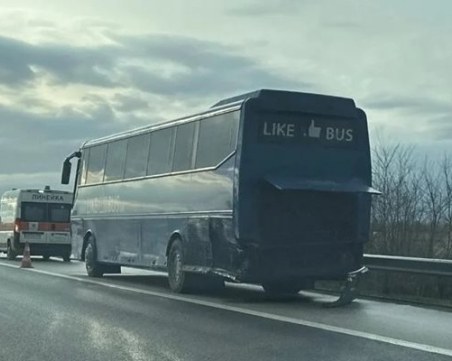 Пътничка от автобуса е пострадала при катастрофата на АМ 