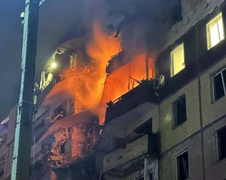 Руска ракета удари жилищен блок в Украйна, има загинали