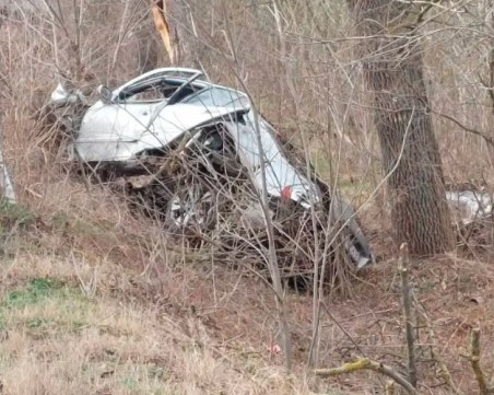 Тежка катастрофа между кола и камион край Добрич, двама души са загинали