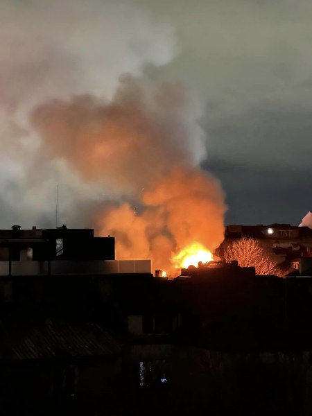 Евакуираха над 40 души заради пожар в София