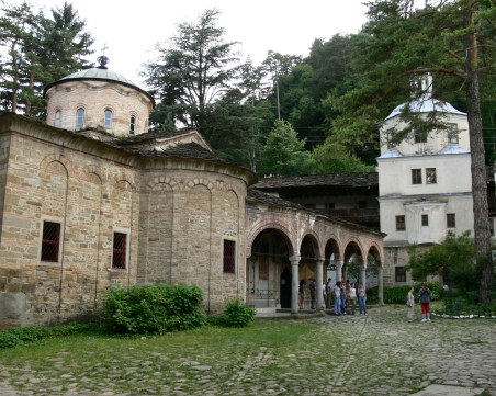 Архимандрит Григорий: Дядо Неофит искаше да бъде погребан в Троянския манастир