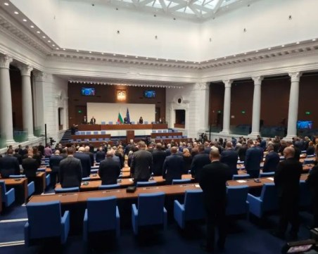 Депутатите почетоха паметта на патриарх Неофит