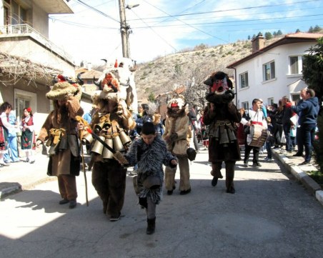 Отменят карнавала в Асеновград заради смъртта на Патриарх Неофит