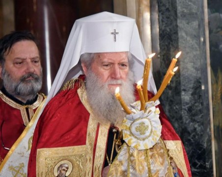 Поклонение в Троянския манастир след смъртта на Патриарха, Светият синод се събира извънредно