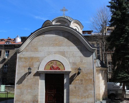 Полагат тленните останки на патриарх Неофит за поклонение в църквата 