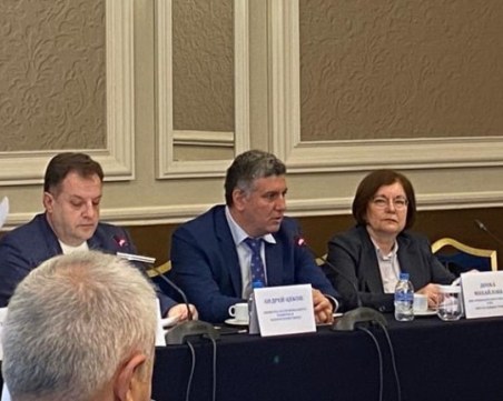 Регионалният министър успокои общините, че има пари за проектите им