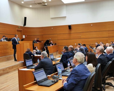 Търсят вариант за прекратяването на търга за стола на ОУ „Райна Княгиня”, спечелен от Георги Цанков