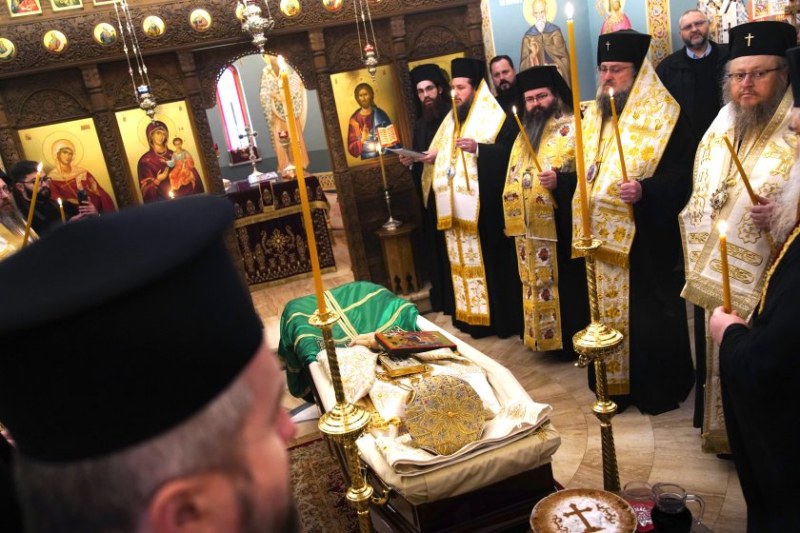 Избират между девет митрополити новия патриарх