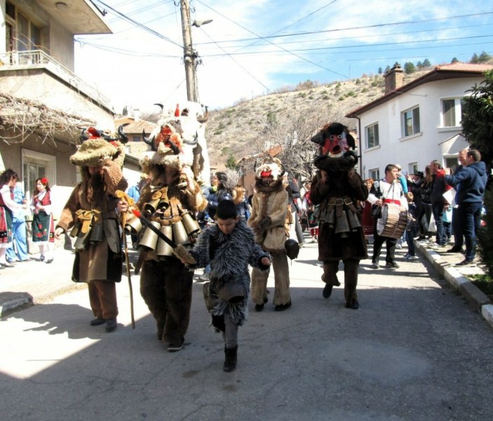 Отменят карнавала в Асеновград заради смъртта на Патриарх Неофит
