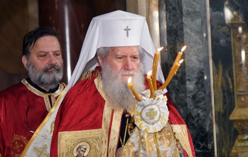 Поклонение в Троянския манастир след смъртта на Патриарха, Светият синод се събира извънредно