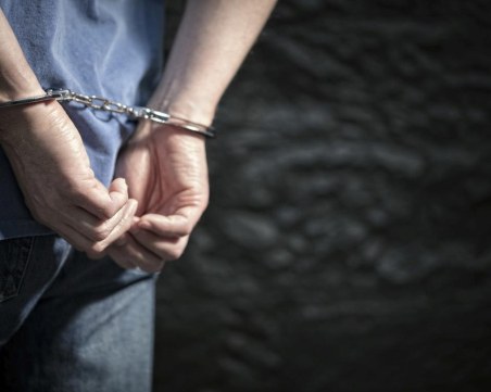 Пастир извади нож и рани общински служители в Раковски