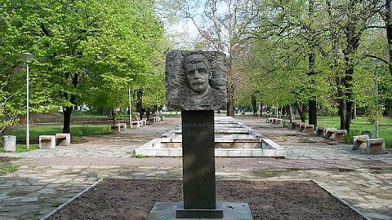 Народът на Вазов решава: Да носи ли Градската градина името на великия поет