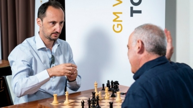 Световният шампион по шахмат Веселин Топалов празнува днес своя 49-ти