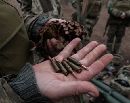 Чехия купува от Гърция огромни количества оръжия за Украйна