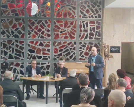 Мартин Иванов събра в 32 часа истории за