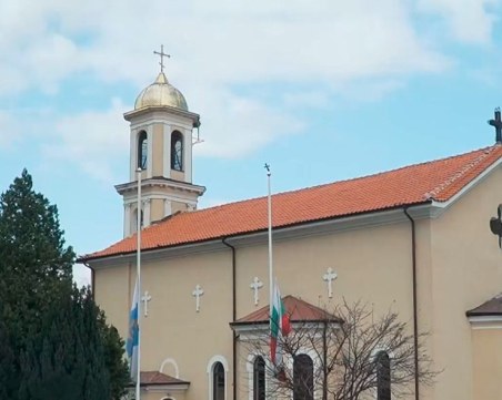 Патриарх Неофит е прекарал част от детството си в Асеновград, от където е и баща му