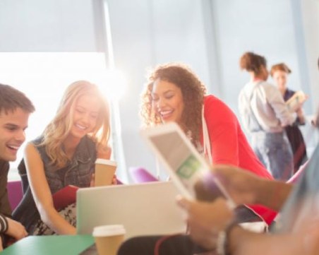 Спад на младежите, които нито учат, нито работят