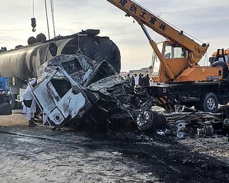 21 загинали и 38 ранени при катастрофа на мотор, рейс и цистерна в Афганистан