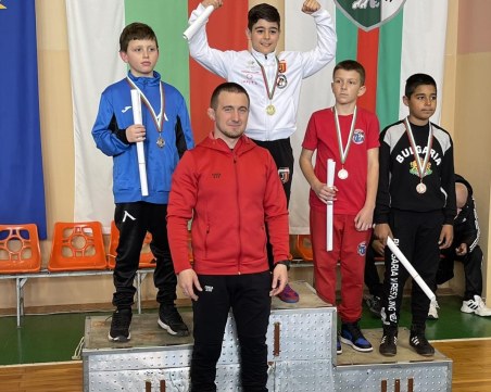 Борците на Локомотив с 4 златни медала от Републиканско в Сливен