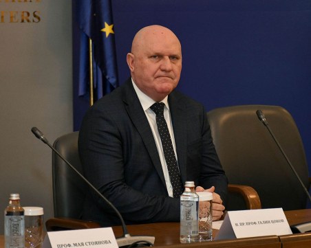 МОН: За последните 9 месеца увеличихме заплатите на учителите, започна промяна на учебните програми