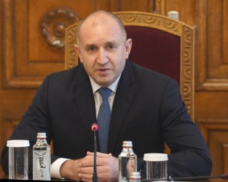 Румен Радев връчва мандата на ГЕРБ-СДС днес