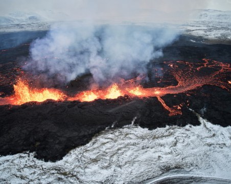 Вулкан изригна в Исландия