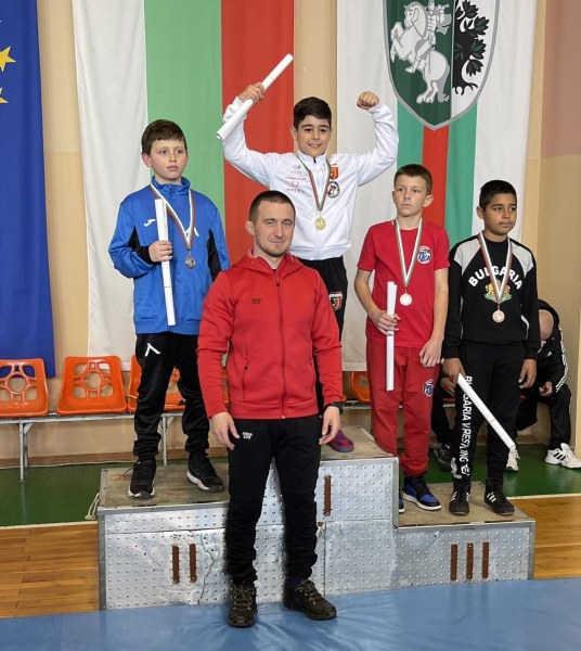 Борците на Локомотив с 4 златни медала от Републиканско в Сливен