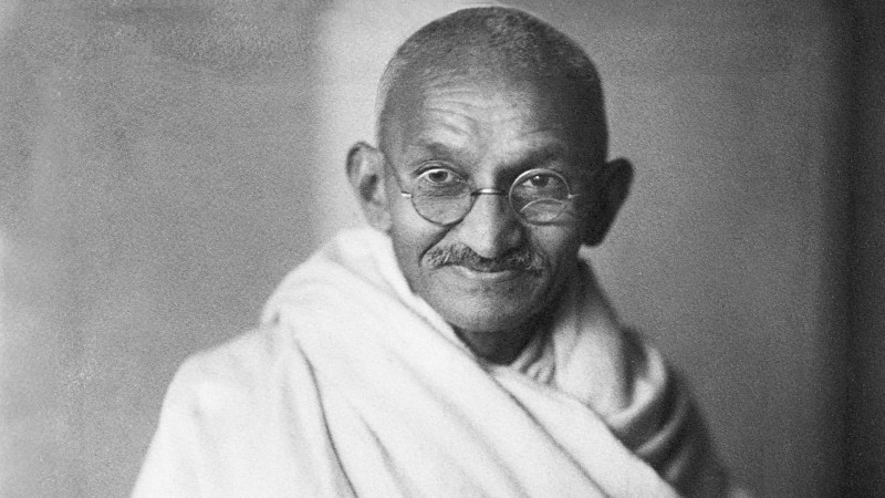 На този ден: Махатма Ганди е осъден на шест години затвор заради гражданско неподчинение